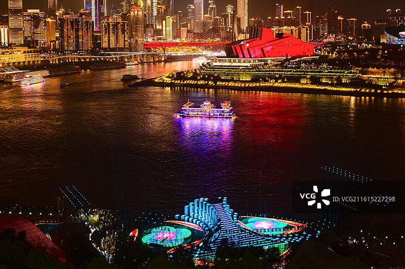 重庆大剧院建筑与春晚舞台灯光辉映图片素材