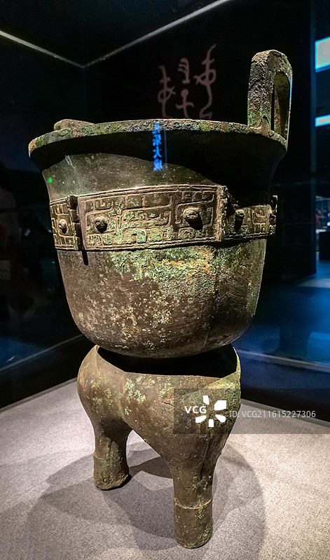 “好”铜甗（蒸煮器） 商代 河南安阳殷墟妇好墓 中国考古博物馆（中国历史研究院）宅兹中国展厅图片素材