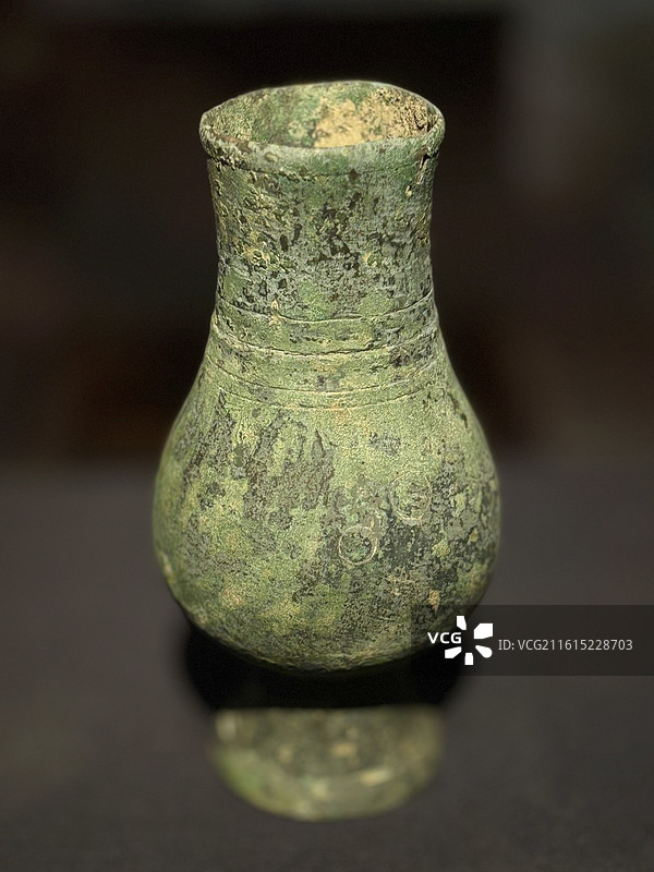 宋代铜瓶图片素材