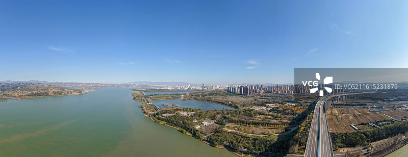 航拍河南省三门峡市黄河公路铁路两用大桥全景图图片素材