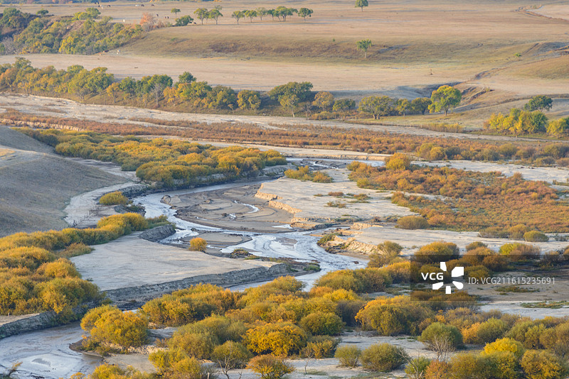 内蒙古赤峰乌兰布统透风沟秋景日出图片素材