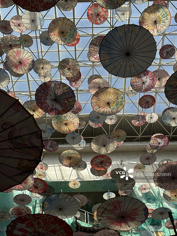 柳州博物馆大量油纸伞装置图片素材