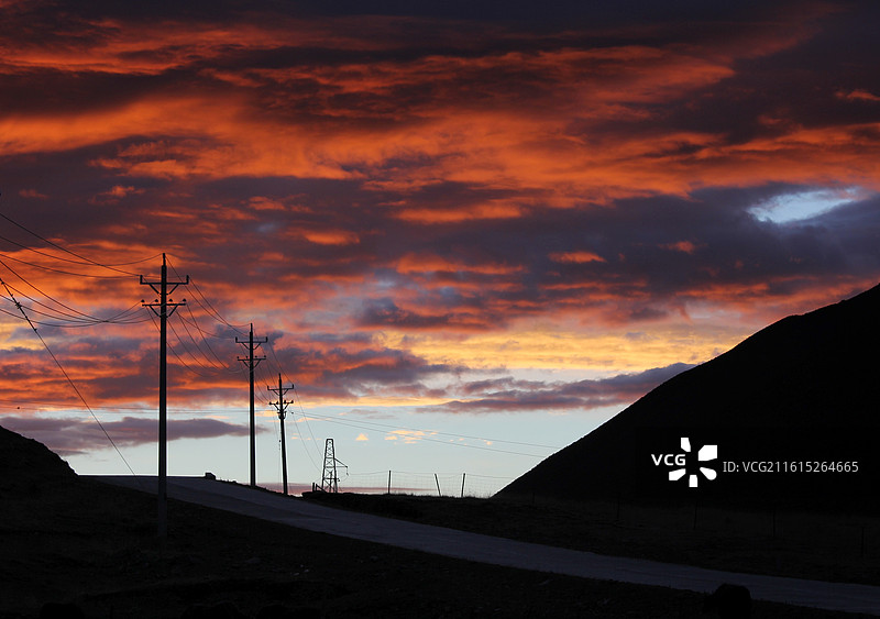 高原燃烧的晨曦图片素材