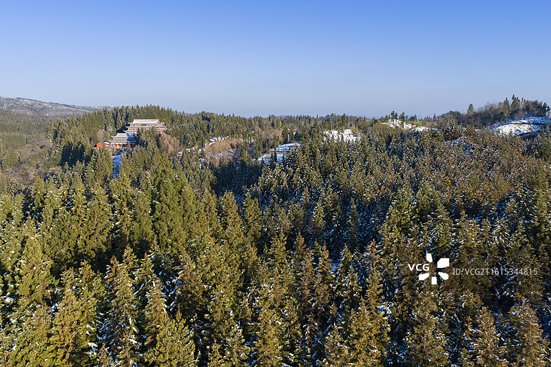 湖北利川雪后的福宝山生态林自然风光图片素材