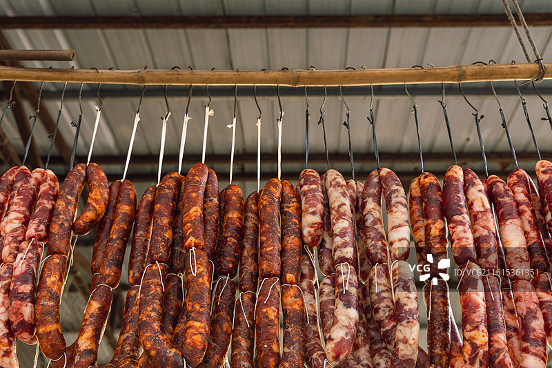 晾晒的四川腊肠图片素材