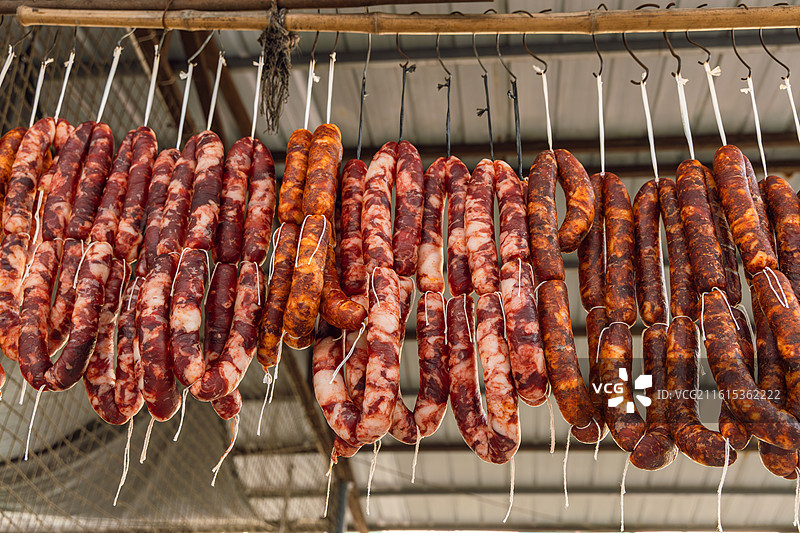晾晒的四川腊肠图片素材