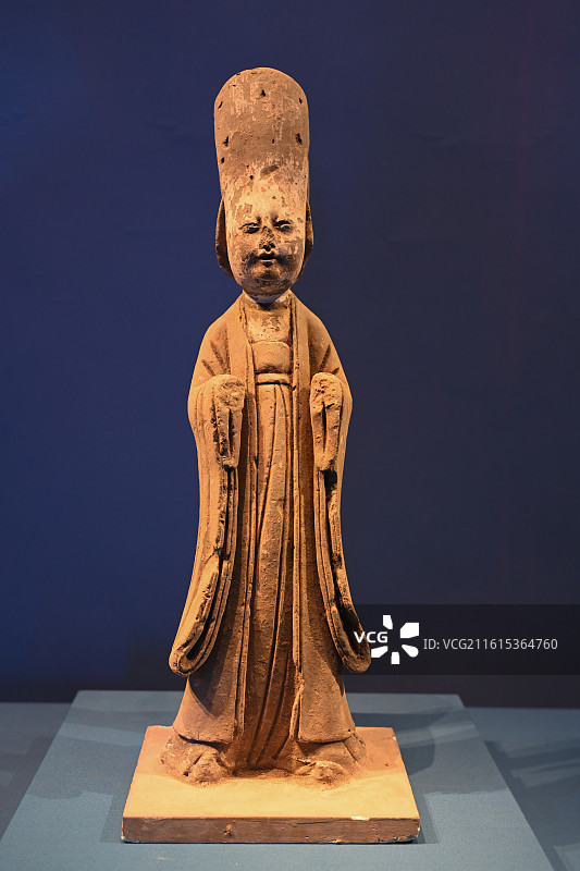 南唐拱立女陶俑 南京博物院藏 五代十国时期古代服饰文化文物图片素材