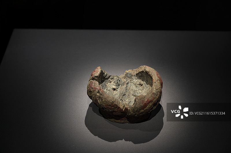 新石器时代 河姆渡文化 漆木碗图片素材