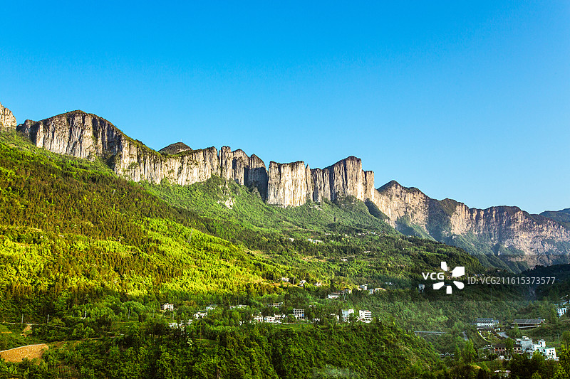 中国湖北省恩施土家族苗族自治州恩施大峡谷七星寨附近绝壁景观图片素材