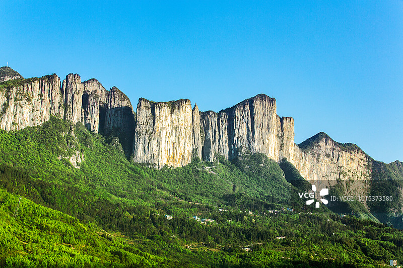 中国湖北省恩施土家族苗族自治州恩施大峡谷七星寨附近绝壁景观图片素材