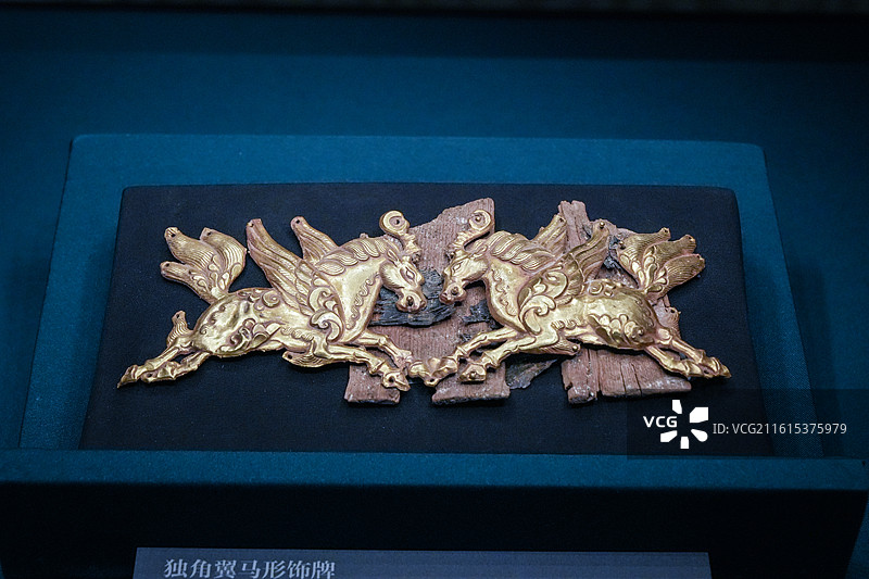 北京首都博物馆“黄金缕-香港故宫文化博物馆藏金器特展”的展览现场和展品图片素材