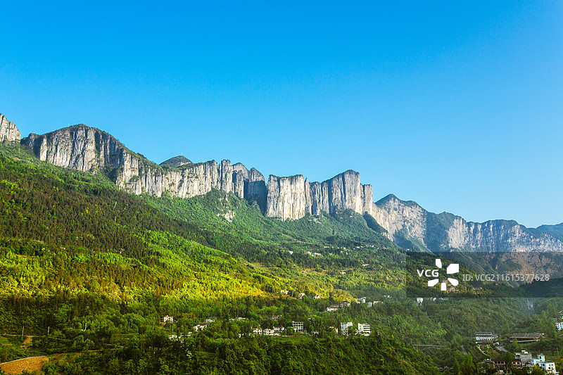 中国湖北省恩施土家族苗族自治州恩施大峡谷七星寨附近绝壁景观图片素材