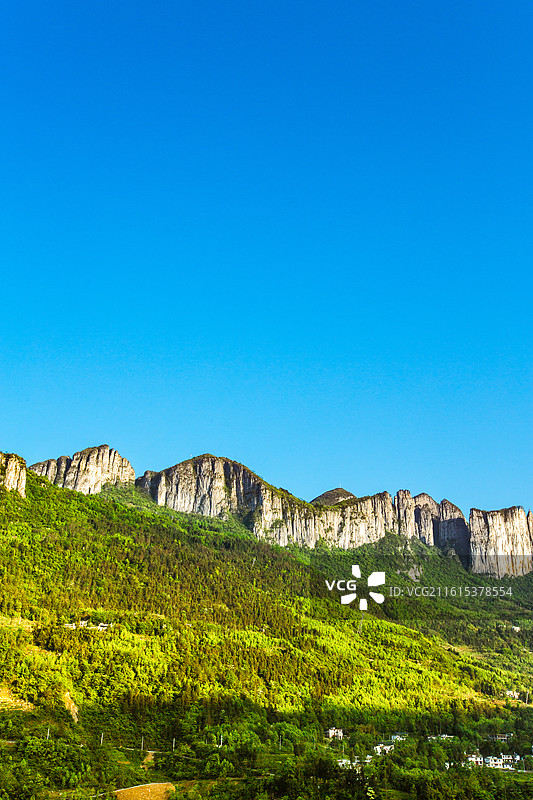 中国湖北省恩施土家族苗族自治州恩施大峡谷七星寨附近绝壁景观图片素材