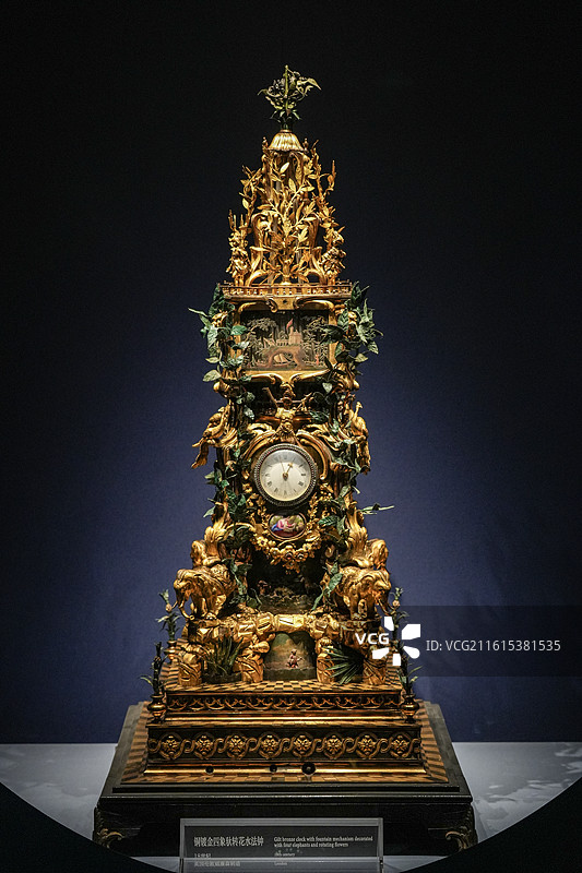 北京故宫博物院钟表馆展览的精品钟表图片素材