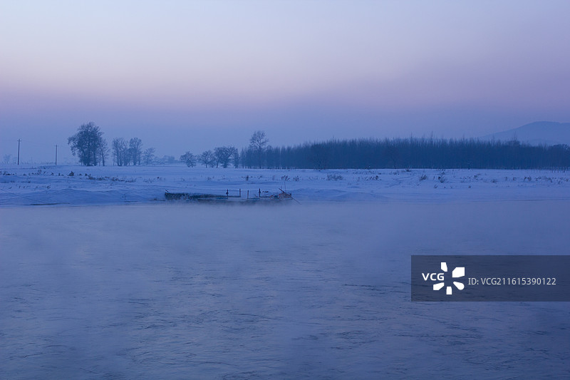 中国吉林雾凇岛冬天落日余晖风景图片素材