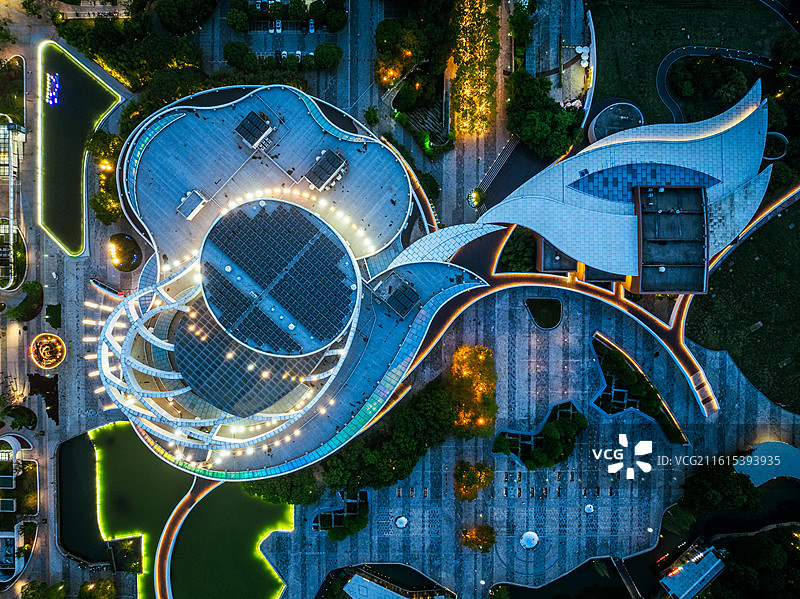 夜景航拍昆山文化艺术中心 保利大剧院 保利影城 俯拍图片素材