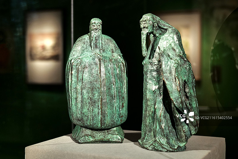 雕塑《问道》 吴为山 中国美术馆藏宝阁“宝藏经典·活化精神-中国美术馆近现代经典作品展”图片素材