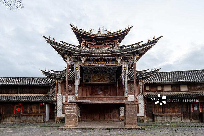 大理沙溪古镇寺登街古戏台图片素材