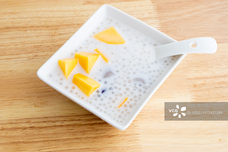 芒果芋圆椰汁西米露图片素材