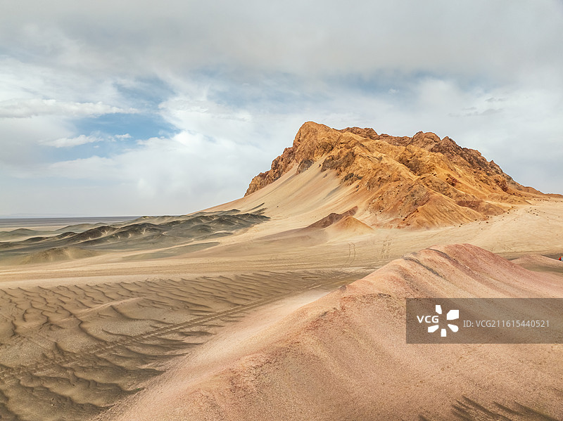 黑独山全景，青海冷湖黑独山地貌自然风光，无人区，自然风光背景，水墨丹青地貌，青海旅游图片素材
