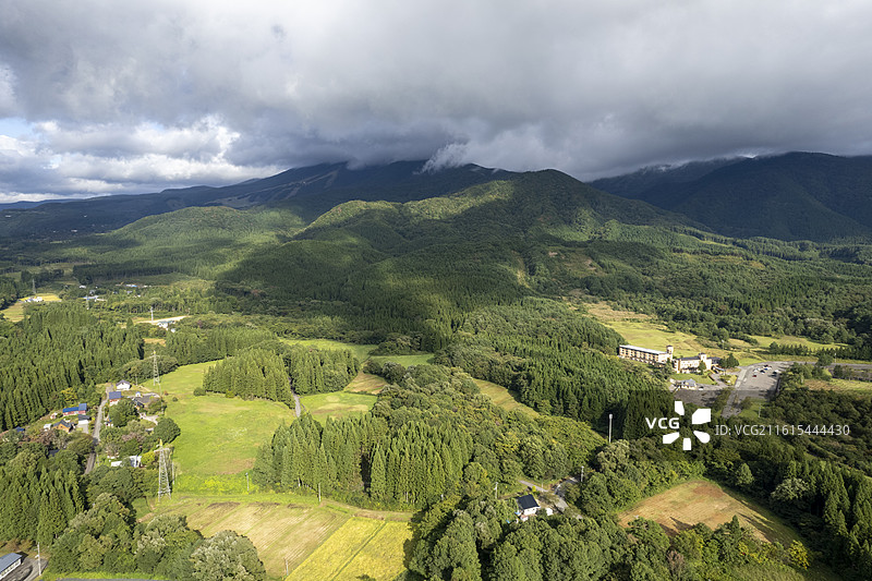 日本秋田县田泽湖畔的航拍风光图片素材