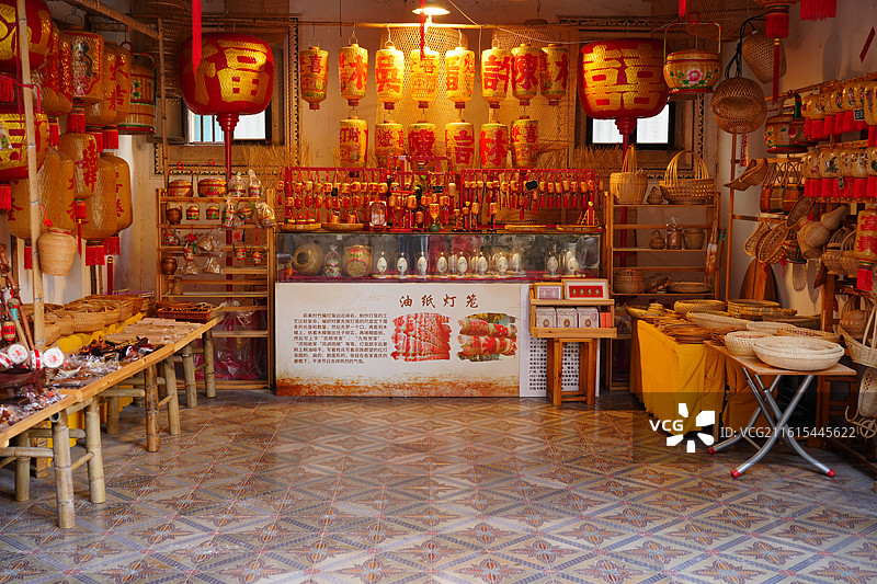 潮汕油纸灯笼  竹编灯笼  非物质文化遗产 广东省汕头市陈慈黉故居图片素材