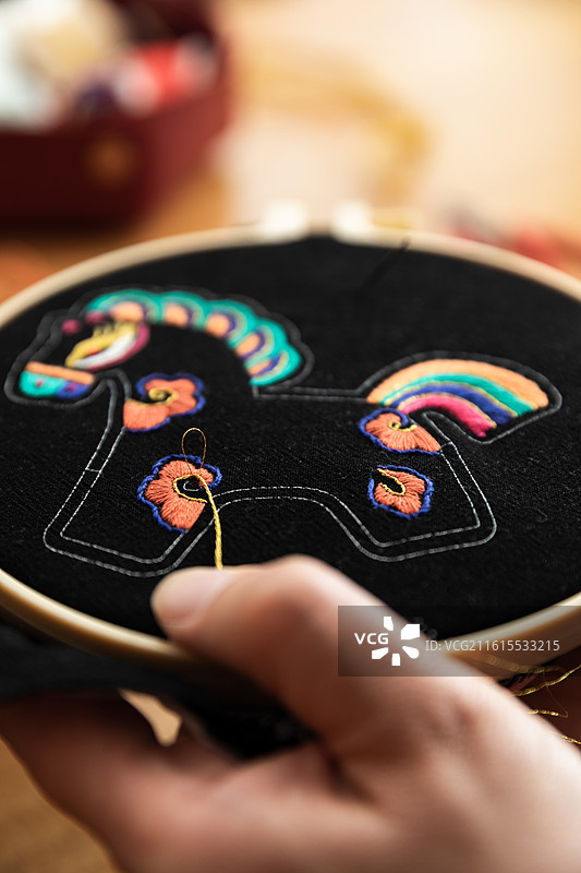 马年非遗刺绣手工布艺挂件吉祥马图片素材