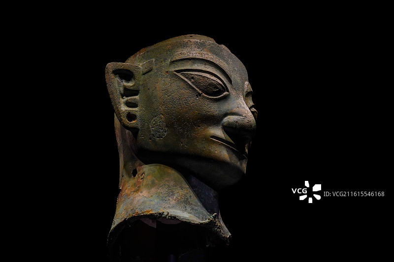 铜人头像（商），1986年四川成都三星堆遗址一号坑出土图片素材