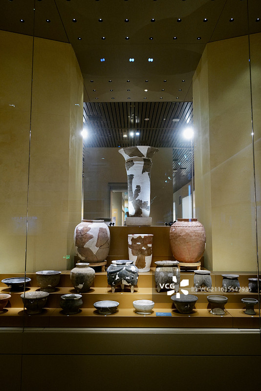 河南安阳殷墟博物馆镇馆之宝各色青铜器及陶器图片素材