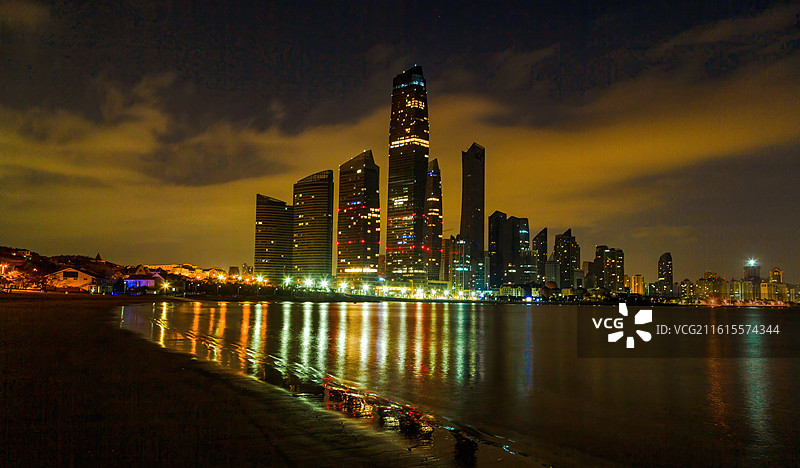 黎明时刻的青岛浮山湾图片素材