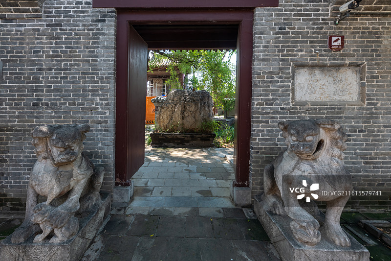 山东聊城古城山陕会馆古建筑雕塑木雕图片素材