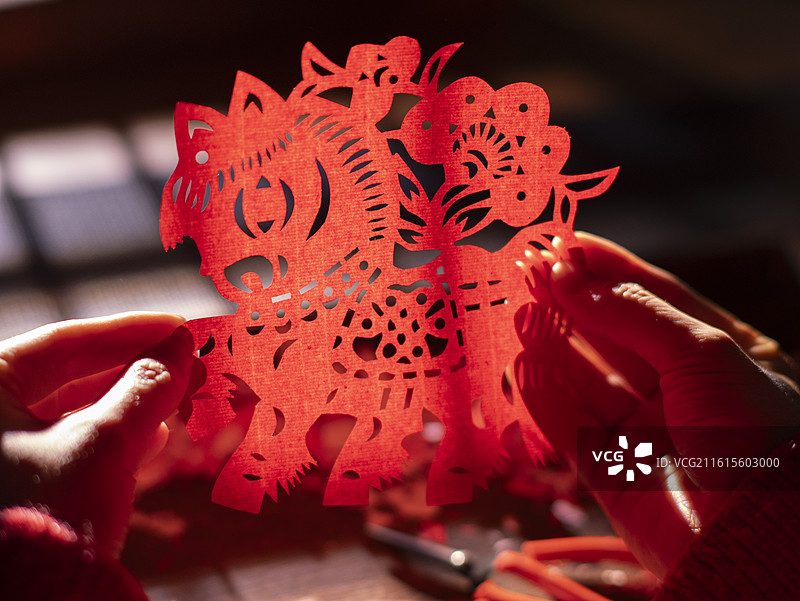 春节剪纸剪窗花红纸图片素材