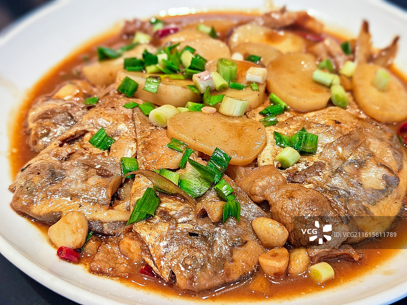 鲳鱼烧年糕图片素材