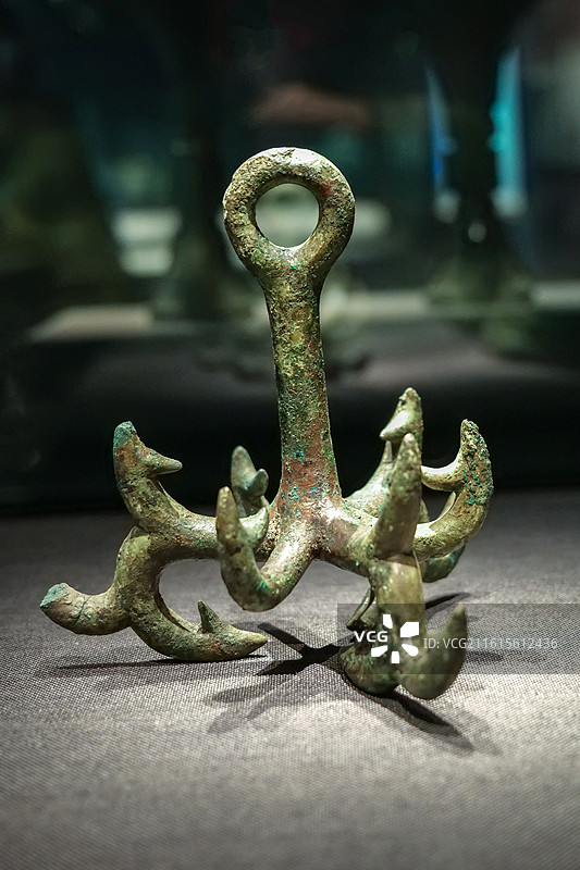 铜多钩形器 商代 河南安阳殷墟妇好墓 中国考古博物馆（中国历史研究院）宅兹中国展厅图片素材