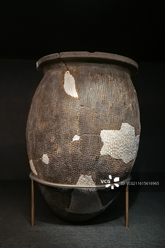 深腹陶罐 中国考古博物馆（中国历史研究院）宅兹中国展厅图片素材