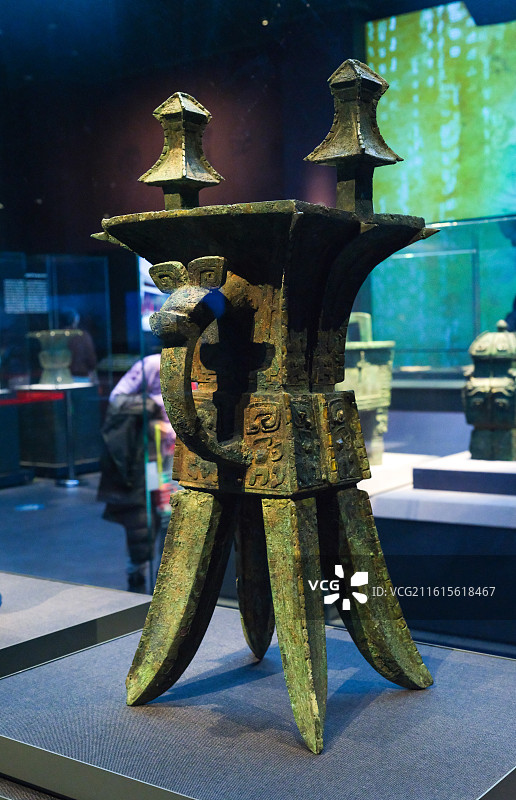 “妇好”铜方斝（盛酒器） 商代 河南安阳殷墟妇好墓 中国考古博物馆（中国历史研究院）宅兹中国展厅图片素材