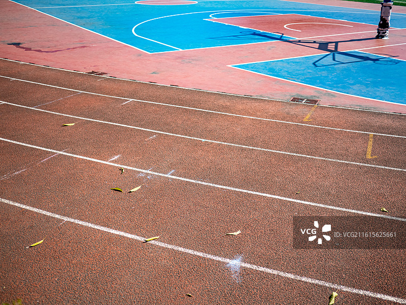跑道，球场旁的跑道，操场图片素材