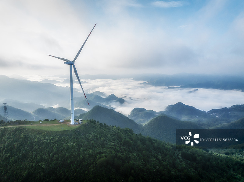 贵州开阳高寨清晨山顶风车云海图片素材