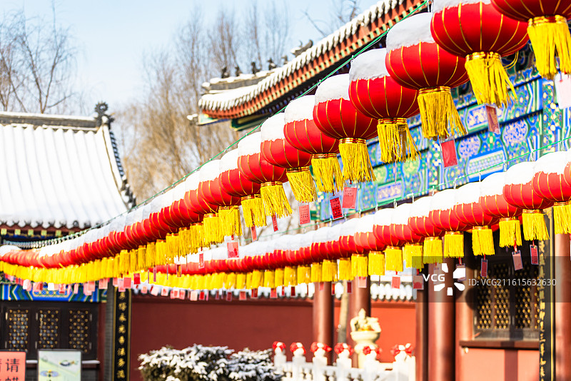 一场大雪过后的沈阳东塔永光寺，祈福，灯笼，节日气氛，雪后景色图片素材