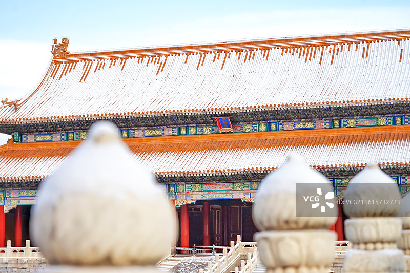 冬天北京故宫宫殿古建筑雪景与蓝天图片素材