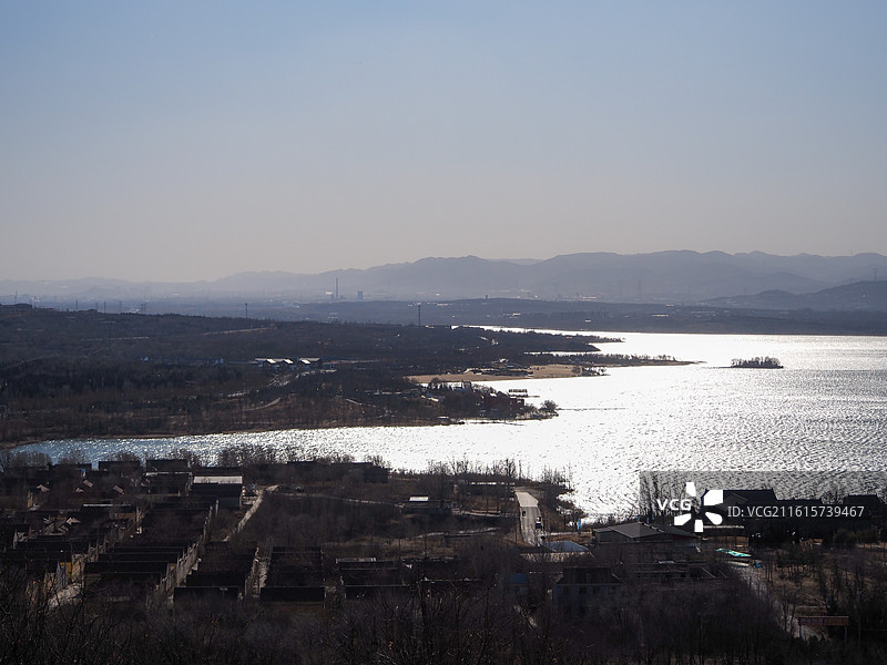 冬季晴空下淄博萌山公园美景图片素材