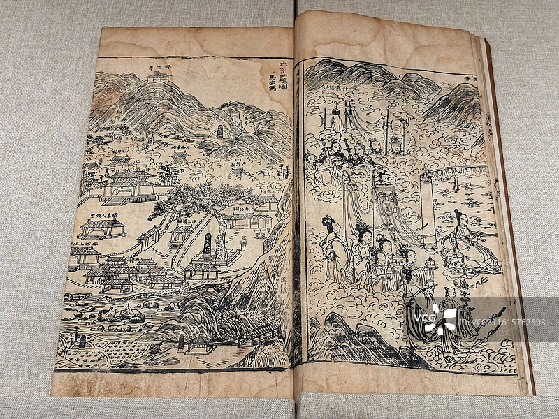 杭州奥莱美术馆展出明代珍本古籍｜雕版印刷插画与文字页面（线描／木刻版画／车马仪仗／科举文献）图片素材