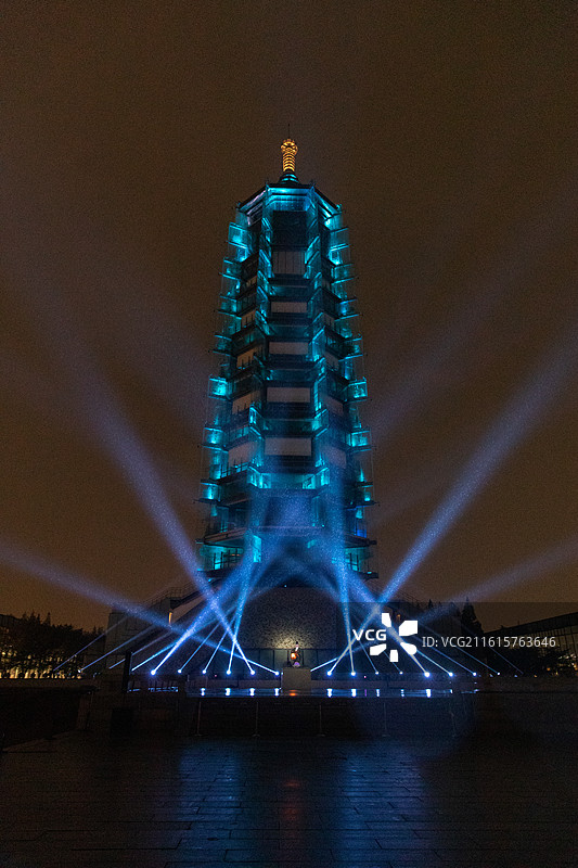 南京大报恩寺琉璃塔点灯仪式图片素材