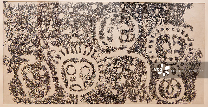 中国美术馆 千里阴山 千古岩画 巴彦卓尔阴山岩画艺术展 人面太阳神岩画拓片图片素材