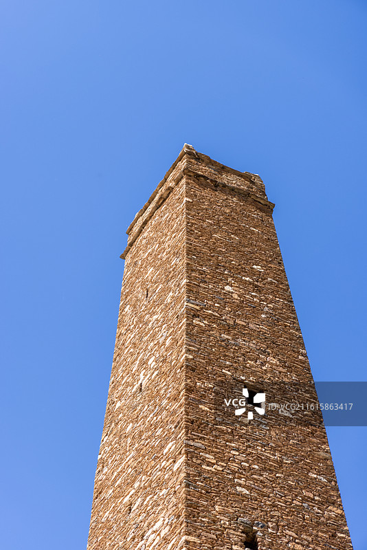 四川甘孜中路藏寨里的古碉楼图片素材