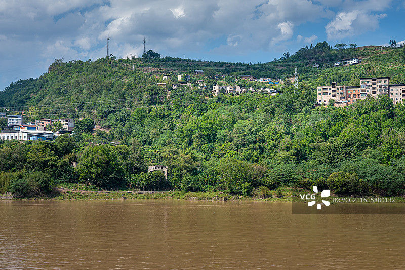 绿水青山 长江 三峡  江面 船只 游轮图片素材