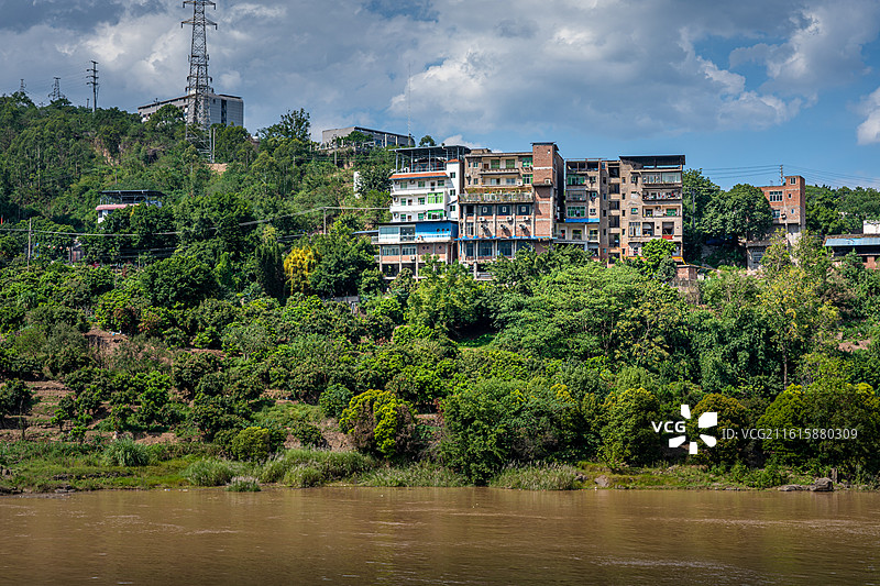绿水青山 长江 三峡  江面 船只 游轮图片素材