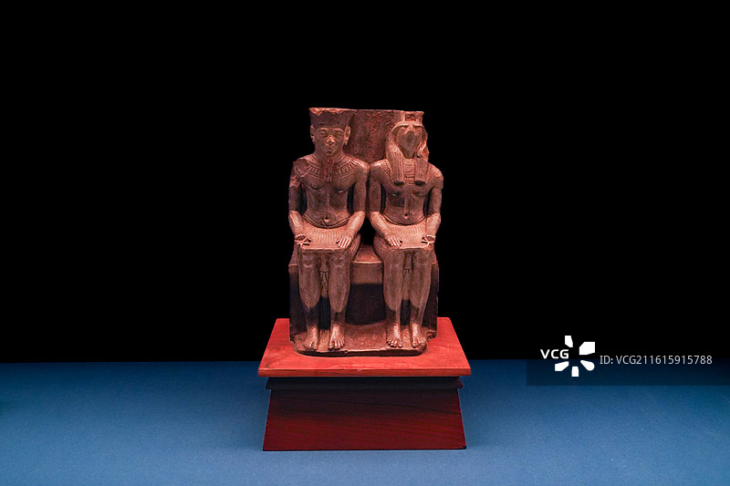 埃及国家博物馆藏新王国时期阿蒙-拉与拉-荷拉克提雕像图片素材