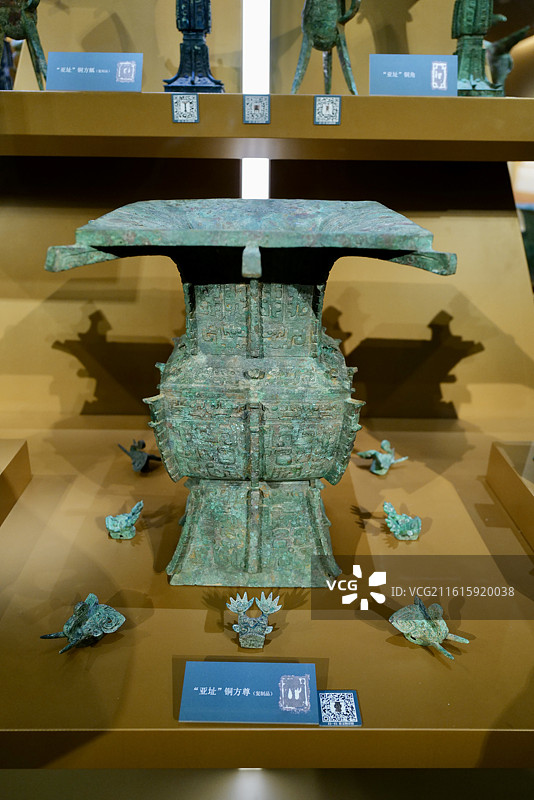 河南安阳殷墟博物馆镇馆之宝各色青铜器及陶器图片素材