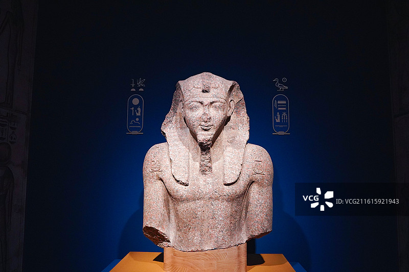 马特鲁省博物馆藏新王国时期拉美西斯二世像图片素材